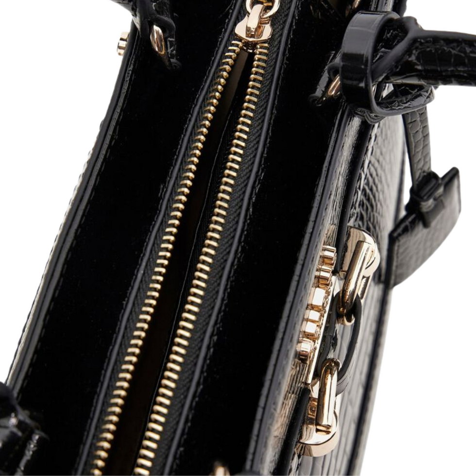 GUESS Women’s Stylish Handbag – Elegant & Timeless Design