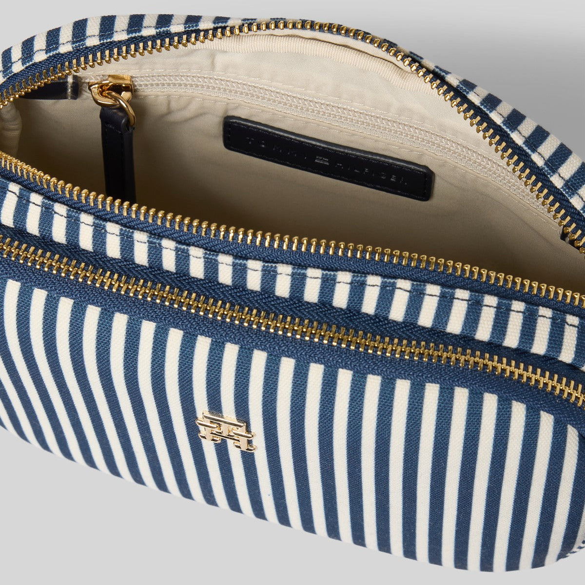 Tommy Hilfiger Poppy Summer Camera Bag for Women – Multicolor