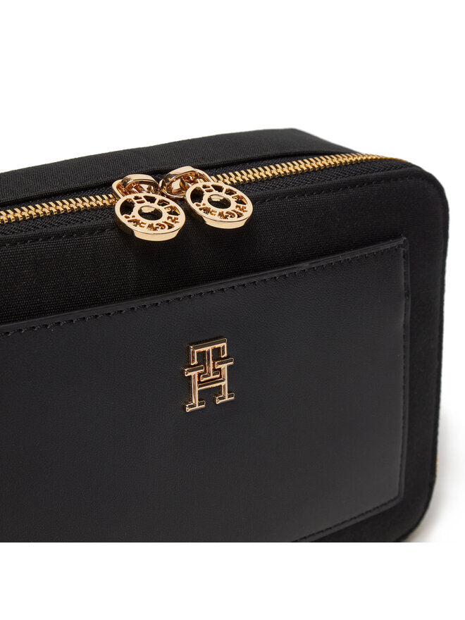 Tommy Hilfiger Women’s Black Camera Bag – Distinct Collection