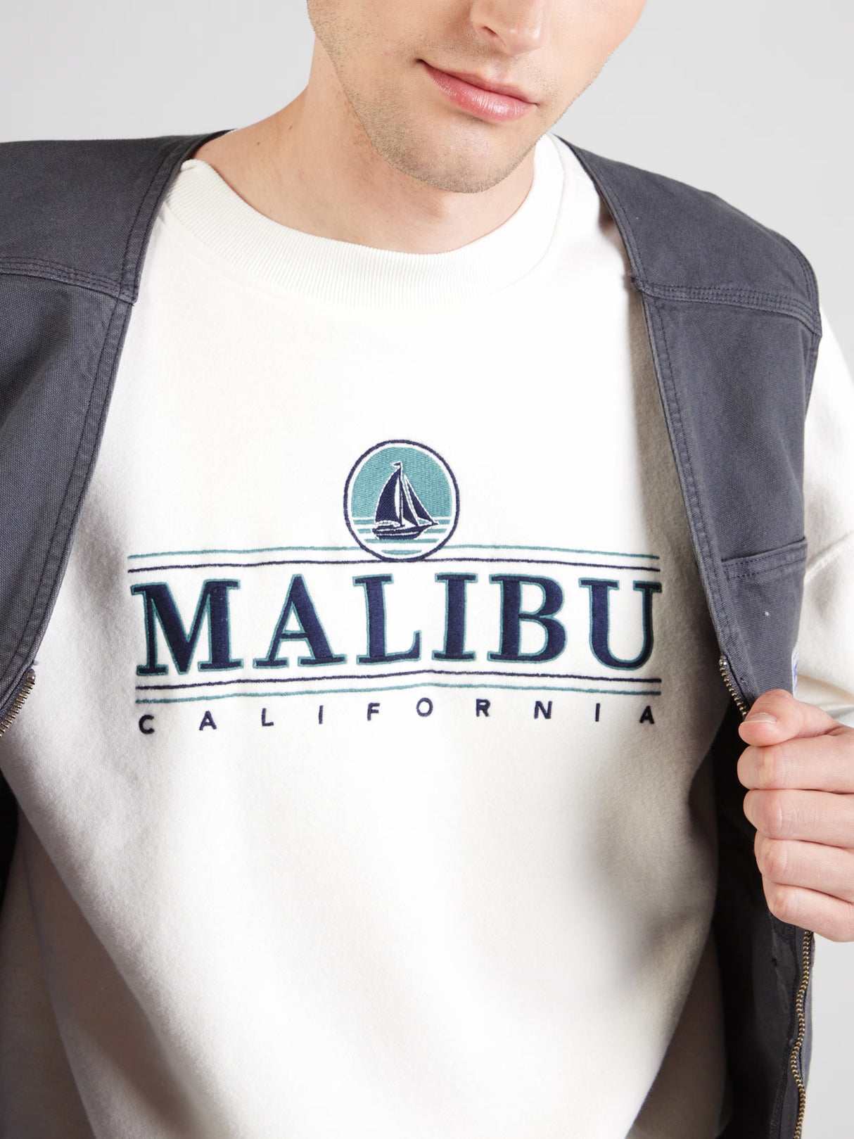 Hollister - Men's Maui Graphic Crew Neck Baggy Sweatshirt