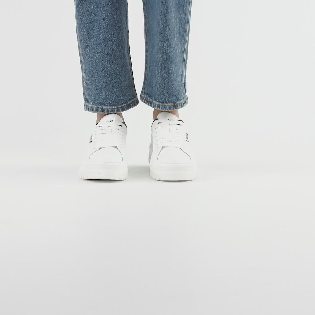HUGO Platform Trainers with Signature Label
